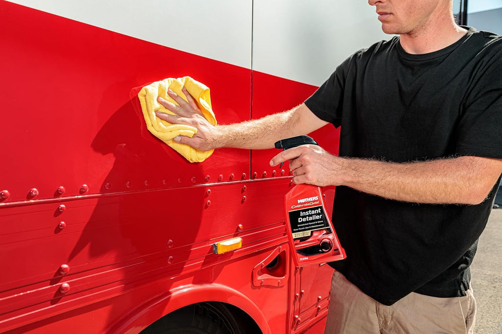 California Gold Instant Detailer, 16 Oz. – Removes Smudges, Dust & Fingerprints, Boosts Gloss & Slickness, Lubrication for Clay Bars, Quick Touch-Ups & Maintenance between Washes (08216)